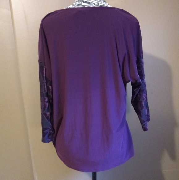 *5/$25* NY Collection purple velvet mosiac top - Picture 2 of 4